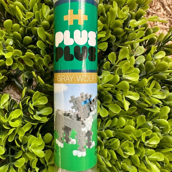Plus Plus Blocks; Gray Wolf; 70 Pieces - Picture 2 of 3